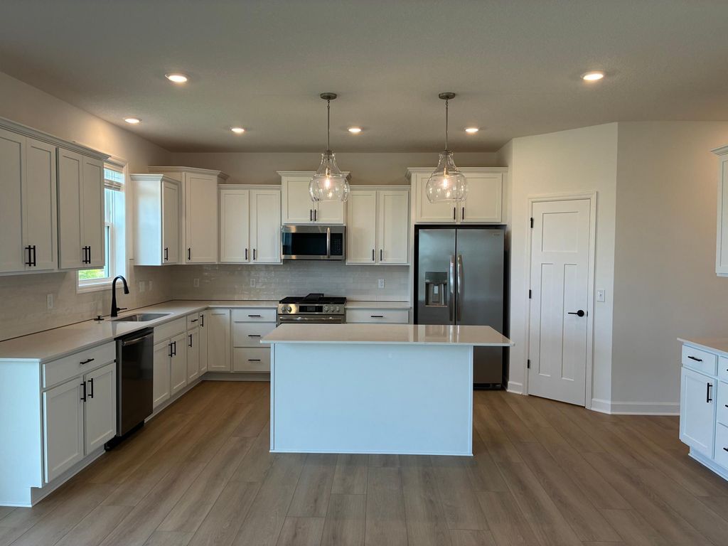 8921 Periwinkle Boulevard, Woodbury, MN 55129 — photo 2