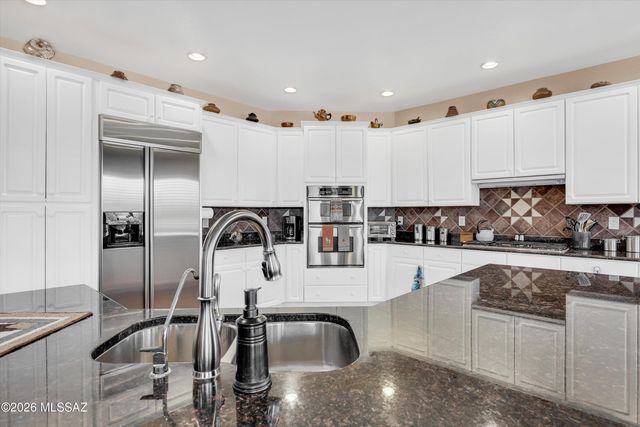 2225 E Desert Pueblo Pass, Green Valley, AZ 85614