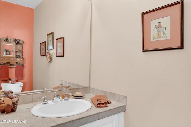 2225 E Desert Pueblo Pass, Green Valley, AZ 85614