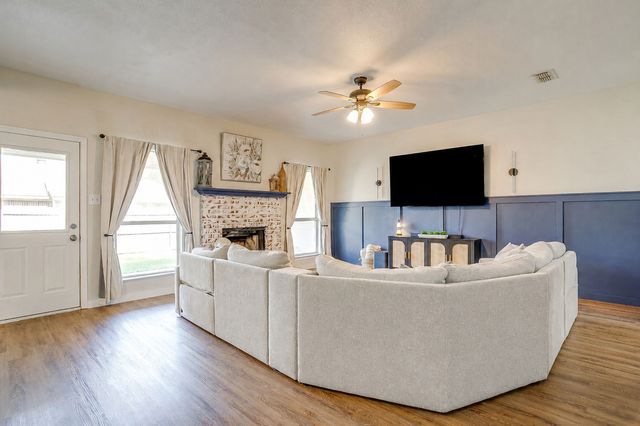 518 Lone Star Street, Joshua, TX 76058