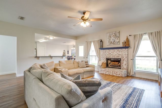 518 Lone Star Street, Joshua, TX 76058