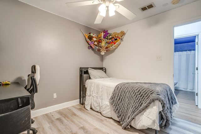 518 Lone Star Street, Joshua, TX 76058