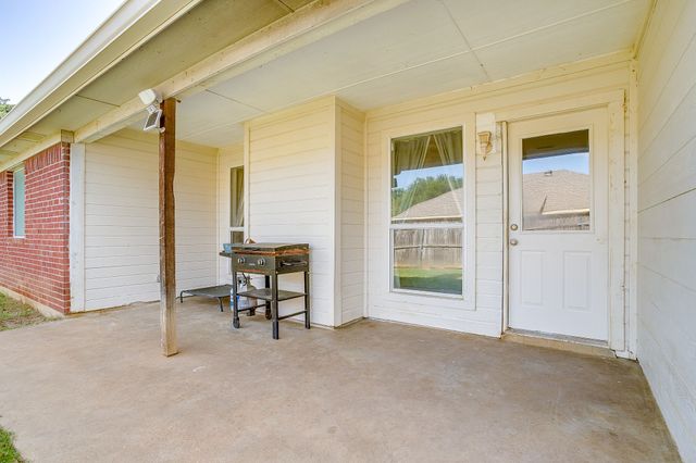518 Lone Star Street, Joshua, TX 76058