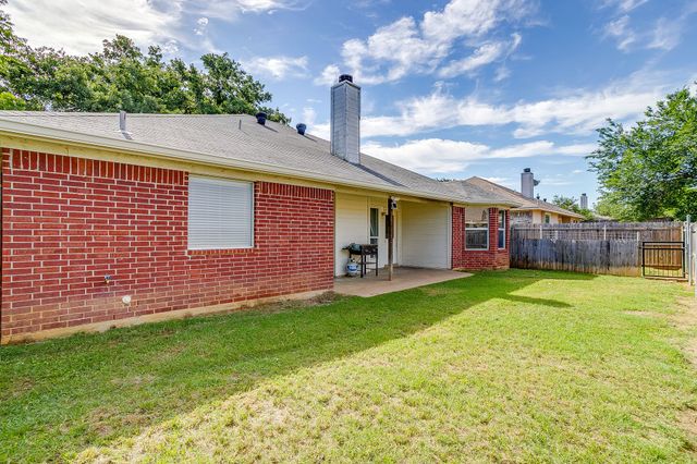 518 Lone Star Street, Joshua, TX 76058