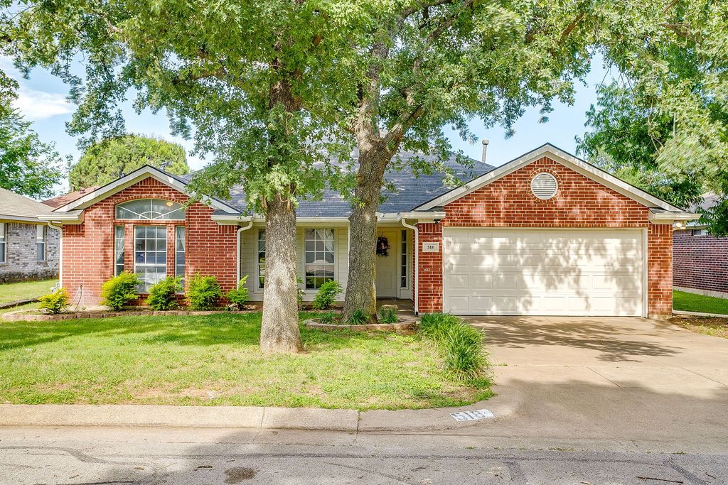 518 Lone Star Street, Joshua, TX 76058