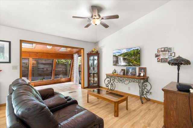 12709 Francis Dr, Grass Valley, CA 95949
