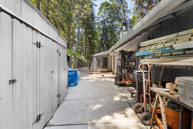 12709 Francis Dr, Grass Valley, CA 95949
