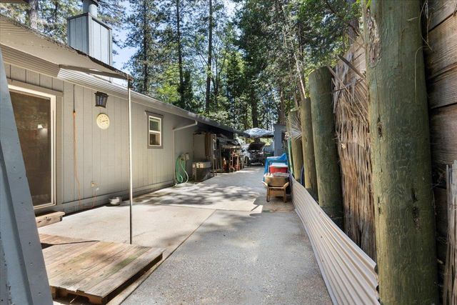 12709 Francis Dr, Grass Valley, CA 95949