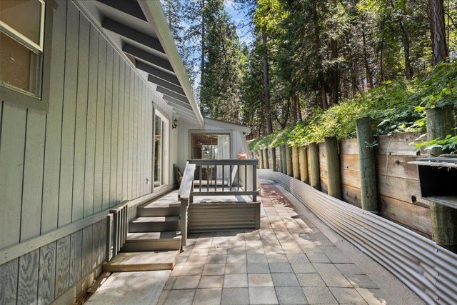 12709 Francis Dr, Grass Valley, CA 95949