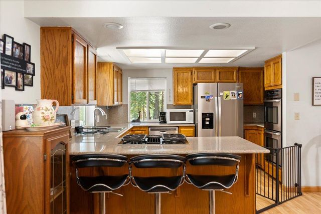 12709 Francis Dr, Grass Valley, CA 95949