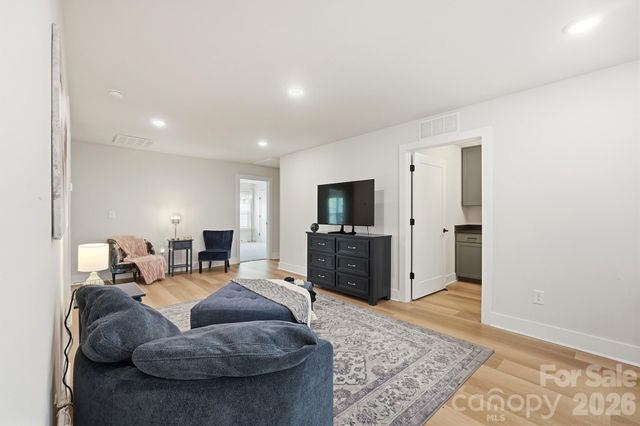 3041 Kinger Lane, Matthews, NC 28105
