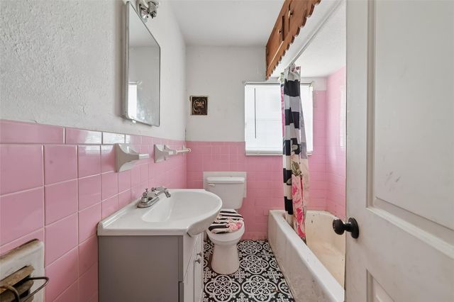 7411 Highway 36, Jones Creek, TX 77541