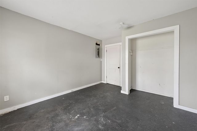 7411 Highway 36, Jones Creek, TX 77541