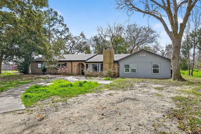 7411 Highway 36, Jones Creek, TX 77541