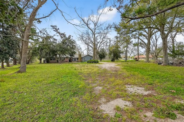 7411 Highway 36, Jones Creek, TX 77541