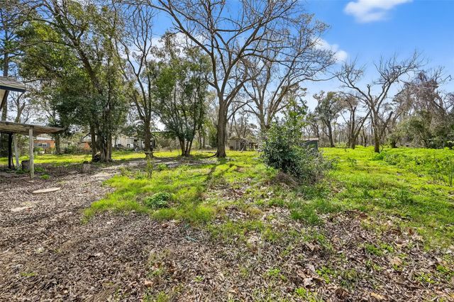 7411 Highway 36, Jones Creek, TX 77541