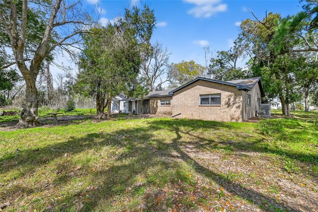 7411 Highway 36, Jones Creek, TX 77541