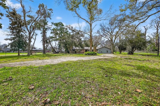 7411 Highway 36, Jones Creek, TX 77541