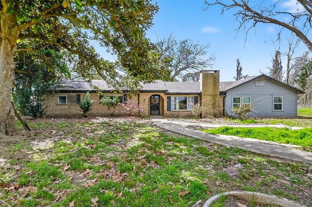 7411 Highway 36, Jones Creek, TX 77541