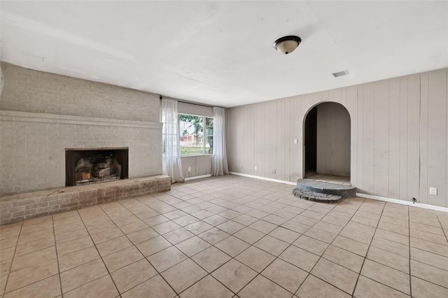 7411 Highway 36, Jones Creek, TX 77541