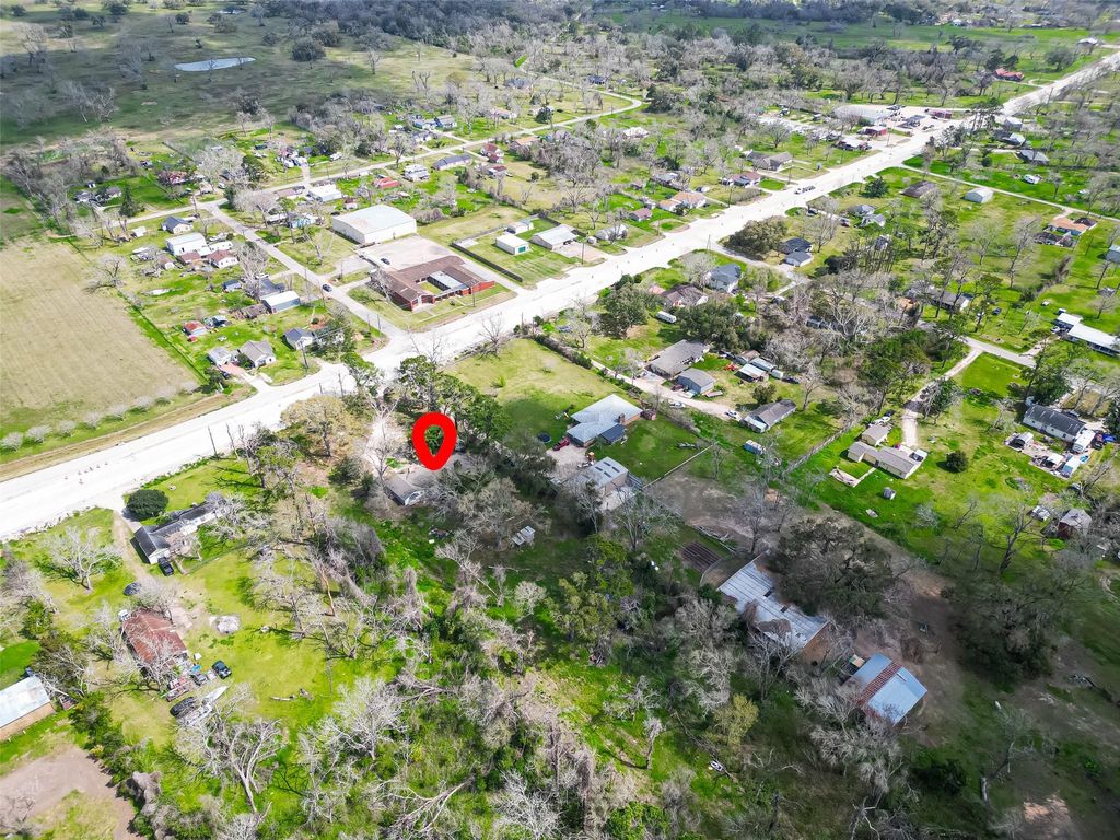 7411 Highway 36, Jones Creek, TX 77541
