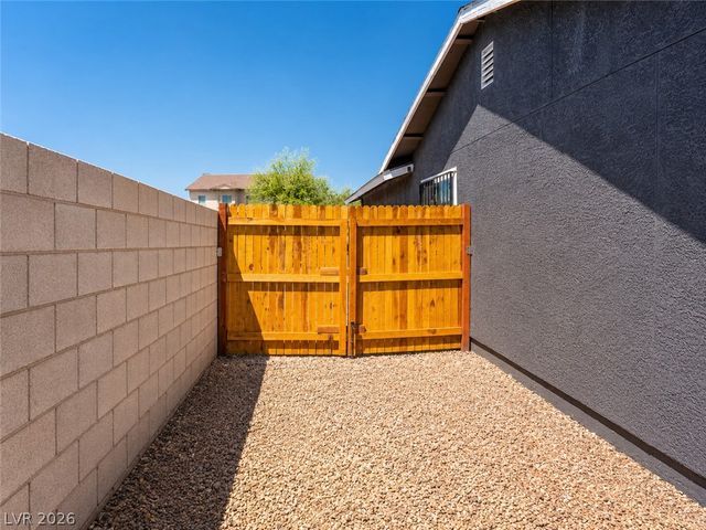 2870 South Sandhill Road, Las Vegas, NV 89121