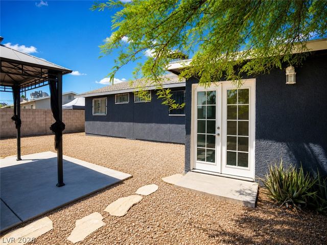 2870 South Sandhill Road, Las Vegas, NV 89121
