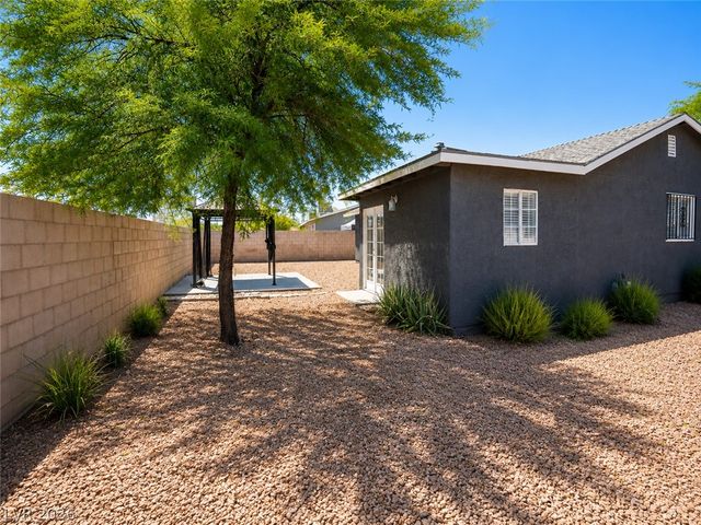 2870 South Sandhill Road, Las Vegas, NV 89121