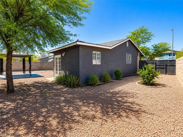 2870 South Sandhill Road, Las Vegas, NV 89121