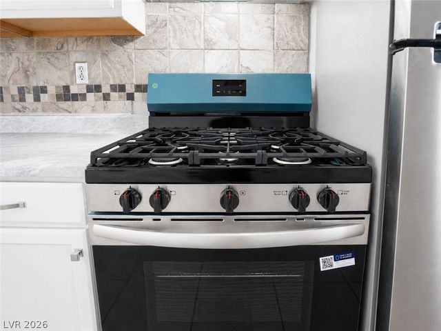 2870 South Sandhill Road, Las Vegas, NV 89121