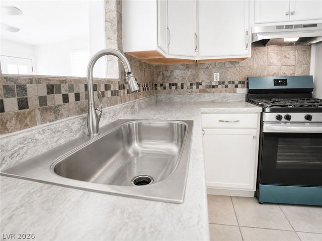 2870 South Sandhill Road, Las Vegas, NV 89121