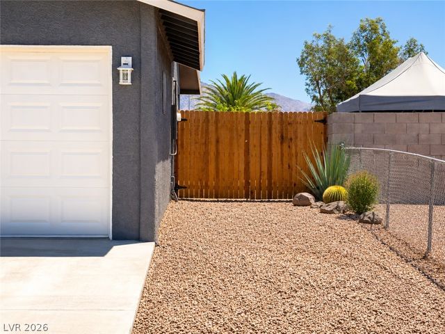 2870 South Sandhill Road, Las Vegas, NV 89121
