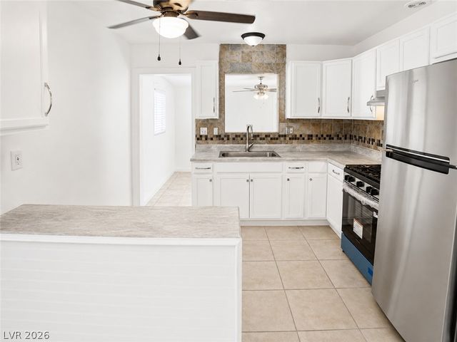 2870 South Sandhill Road, Las Vegas, NV 89121