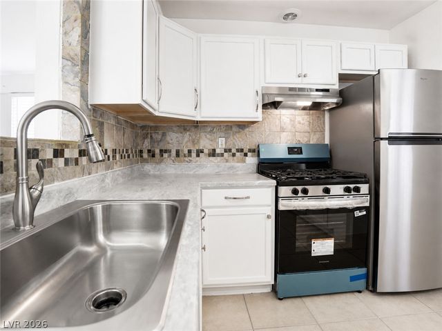 2870 South Sandhill Road, Las Vegas, NV 89121