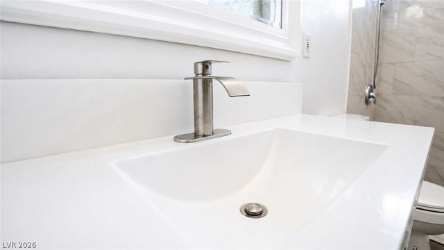 2870 South Sandhill Road, Las Vegas, NV 89121