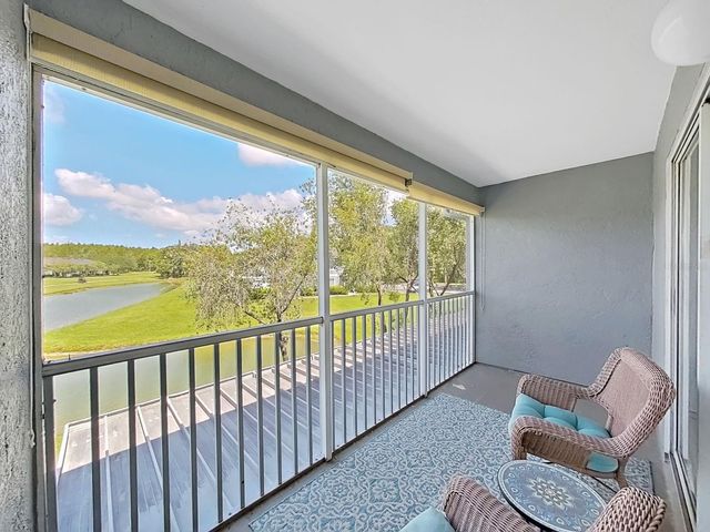 18126 PARADISE POINT DRIVE, Tampa, FL 33647