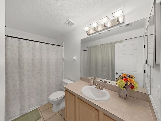 18126 PARADISE POINT DRIVE, Tampa, FL 33647