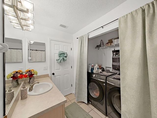 18126 PARADISE POINT DRIVE, Tampa, FL 33647