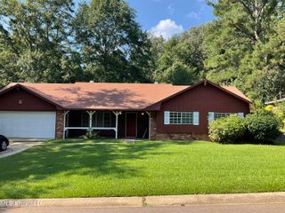 1201 Pineview Drive, Clinton, MS 39056