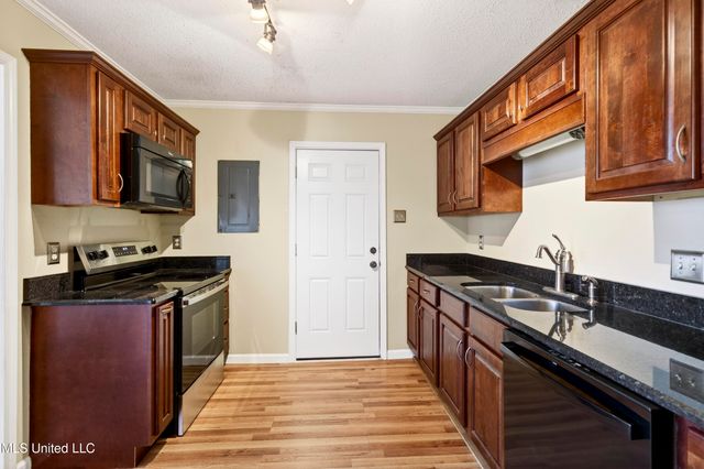 2406 8th Street, Pascagoula, MS 39567