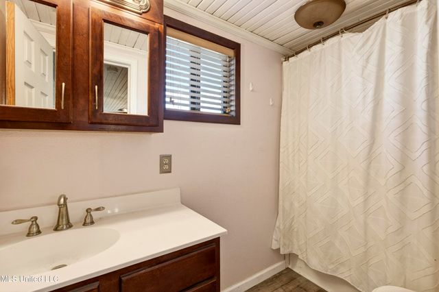 2406 8th Street, Pascagoula, MS 39567