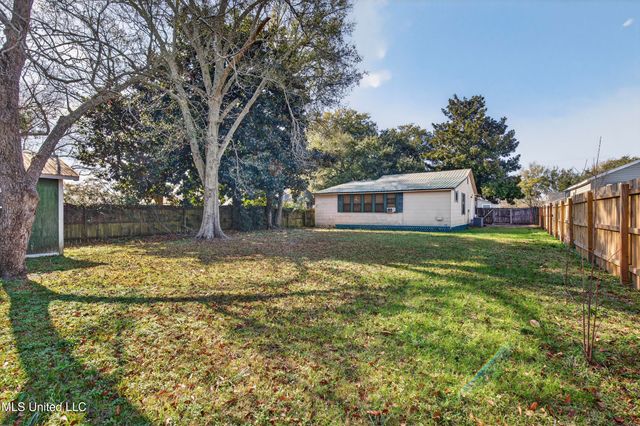 2406 8th Street, Pascagoula, MS 39567