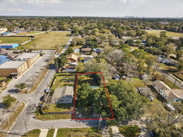 2406 8th Street, Pascagoula, MS 39567