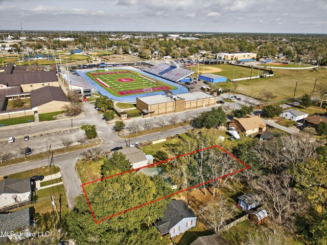 2406 8th Street, Pascagoula, MS 39567