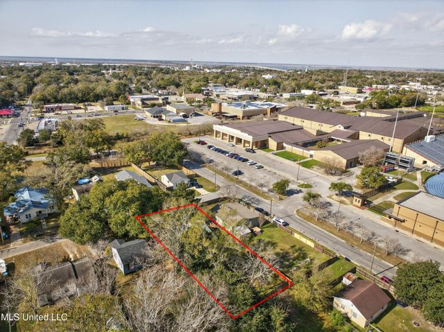2406 8th Street, Pascagoula, MS 39567