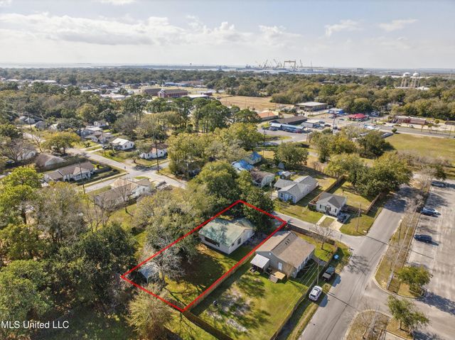 2406 8th Street, Pascagoula, MS 39567