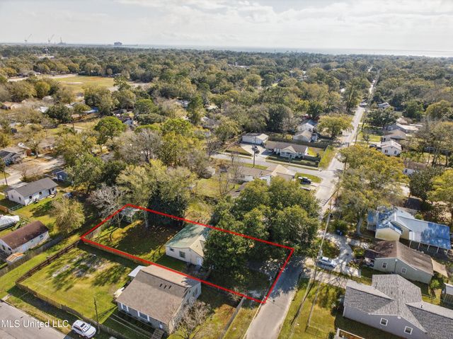 2406 8th Street, Pascagoula, MS 39567