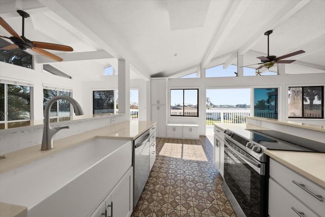 218 176TH AVENUE E, Redington Shores, FL 33708
