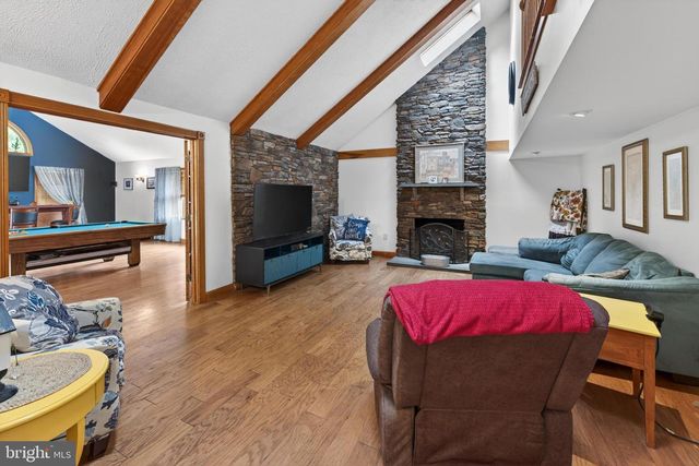 3 MEADOWRUE DR, Mount Laurel, NJ 08054