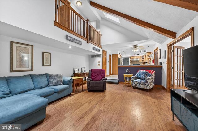 3 MEADOWRUE DR, Mount Laurel, NJ 08054